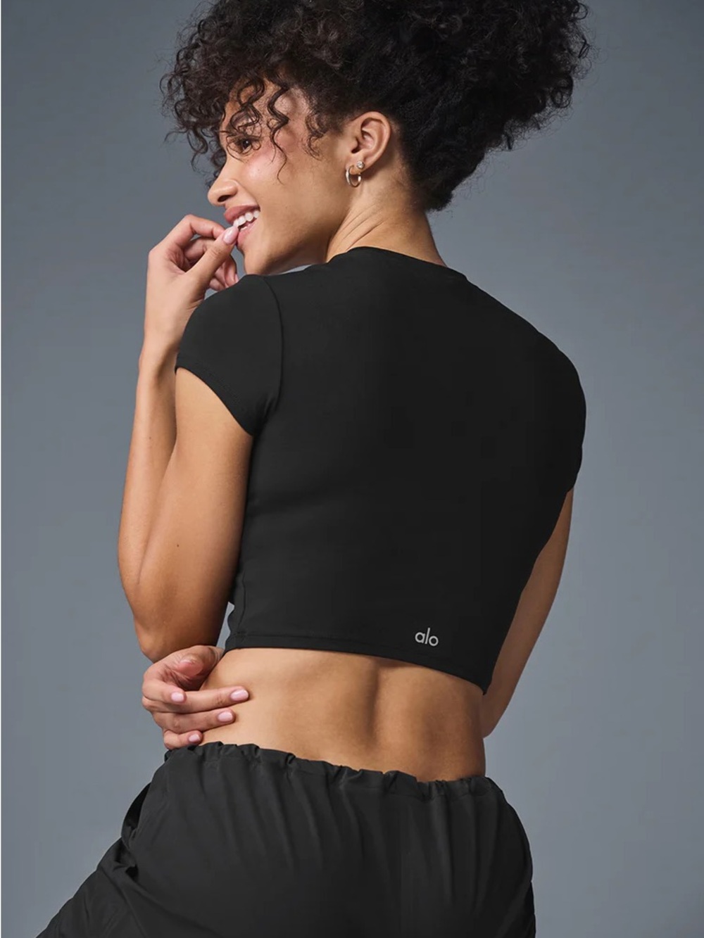 🆕 NWT ALO Alosoft Crop Finesse Short Sleeve Soft Black Crop Top Athleisure $68
